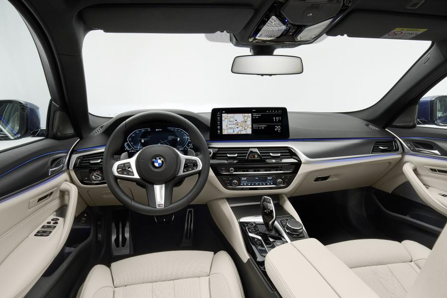 Торпедо BMW 530e xDrive M Sport (G30) 2020 года  (WW) (фото 38 из 78)